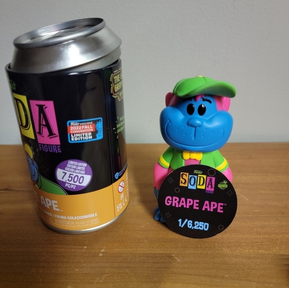 Funko Soda Grape Ape Figure with Can blacklight - Picture 2 of 3